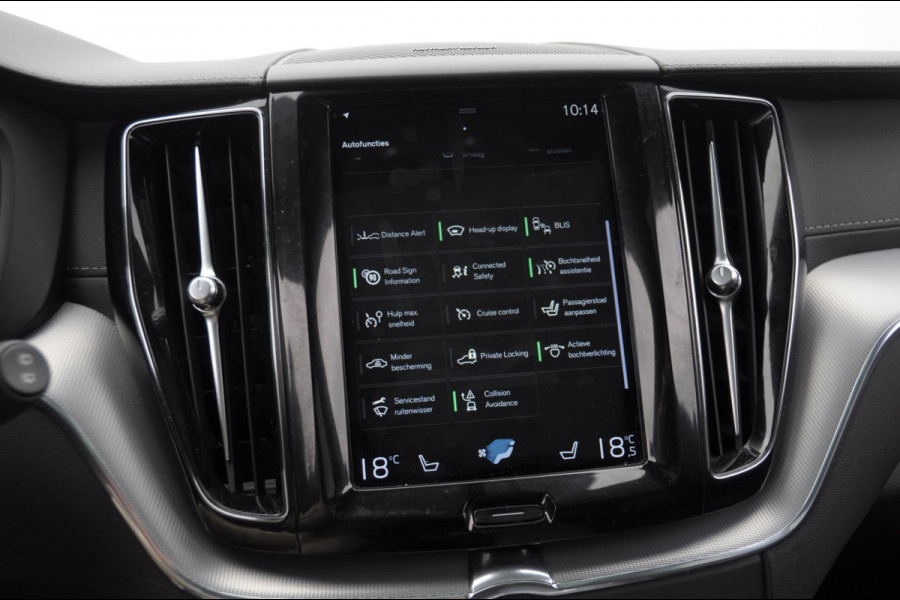 Volvo XC60 2.0 Recharge T6 AWD R-Design / Trekhaak / Stoelventilatie / Harman kardon / Panoramadak / Adaptieve cruise control / BLIS / 360 camera / Adaptieve koplampen / dubbele eindpijpen / head up display / stoel - en stuurwielverwarming / elektrische stoelen