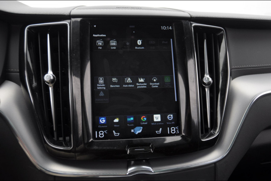 Volvo XC60 2.0 Recharge T6 AWD R-Design / Trekhaak / Stoelventilatie / Harman kardon / Panoramadak / Adaptieve cruise control / BLIS / 360 camera / Adaptieve koplampen / dubbele eindpijpen / head up display / stoel - en stuurwielverwarming / elektrische stoelen