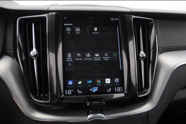 Volvo XC60 2.0 Recharge T6 AWD R-Design / Trekhaak / Stoelventilatie / Harman kardon / Panoramadak / Adaptieve cruise control / BLIS / 360 camera / Adaptieve koplampen / dubbele eindpijpen / head up display / stoel - en stuurwielverwarming / elektrische stoelen