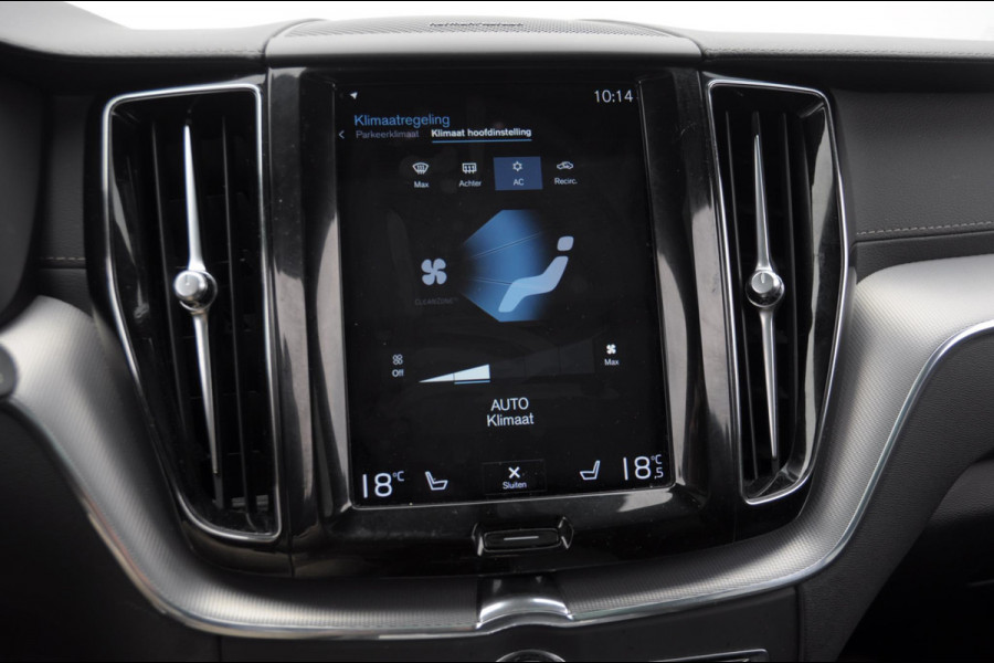 Volvo XC60 2.0 Recharge T6 AWD R-Design / Trekhaak / Stoelventilatie / Harman kardon / Panoramadak / Adaptieve cruise control / BLIS / 360 camera / Adaptieve koplampen / dubbele eindpijpen / head up display / stoel - en stuurwielverwarming / elektrische stoelen