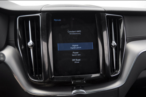 Volvo XC60 2.0 Recharge T6 AWD R-Design / Trekhaak / Stoelventilatie / Harman kardon / Panoramadak / Adaptieve cruise control / BLIS / 360 camera / Adaptieve koplampen / dubbele eindpijpen / head up display / stoel - en stuurwielverwarming / elektrische stoelen