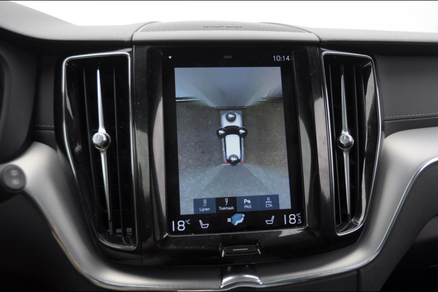 Volvo XC60 2.0 Recharge T6 AWD R-Design / Trekhaak / Stoelventilatie / Harman kardon / Panoramadak / Adaptieve cruise control / BLIS / 360 camera / Adaptieve koplampen / dubbele eindpijpen / head up display / stoel - en stuurwielverwarming / elektrische stoelen