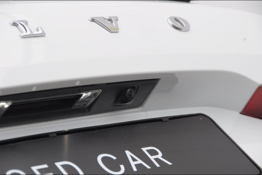 Volvo XC60 2.0 Recharge T6 AWD R-Design / Trekhaak / Stoelventilatie / Harman kardon / Panoramadak / Adaptieve cruise control / BLIS / 360 camera / Adaptieve koplampen / dubbele eindpijpen / head up display / stoel - en stuurwielverwarming / elektrische stoelen
