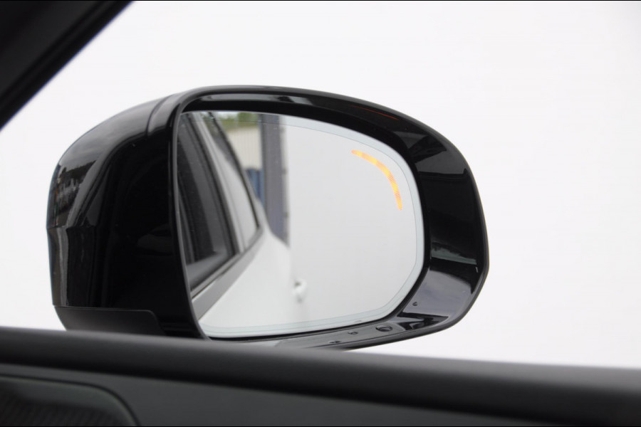Volvo XC60 2.0 Recharge T6 AWD R-Design / Trekhaak / Stoelventilatie / Harman kardon / Panoramadak / Adaptieve cruise control / BLIS / 360 camera / Adaptieve koplampen / dubbele eindpijpen / head up display / stoel - en stuurwielverwarming / elektrische stoelen