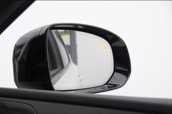 Volvo XC60 2.0 Recharge T6 AWD R-Design / Trekhaak / Stoelventilatie / Harman kardon / Panoramadak / Adaptieve cruise control / BLIS / 360 camera / Adaptieve koplampen / dubbele eindpijpen / head up display / stoel - en stuurwielverwarming / elektrische stoelen