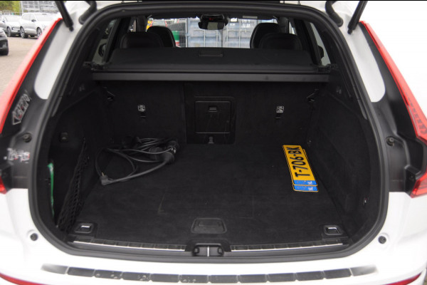 Volvo XC60 2.0 Recharge T6 AWD R-Design / Trekhaak / Stoelventilatie / Harman kardon / Panoramadak / Adaptieve cruise control / BLIS / 360 camera / Adaptieve koplampen / dubbele eindpijpen / head up display / stoel - en stuurwielverwarming / elektrische stoelen