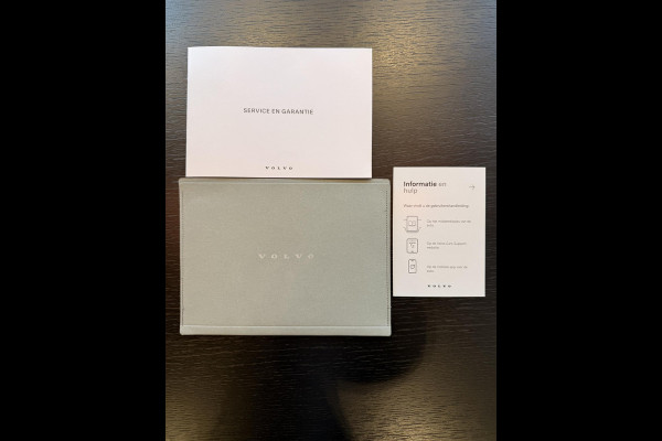 Volvo XC90 T8 406pk Automaat AWD Ultra Black Edition / Stoelmassage - en ventilatie / Luchtvering / Trekhaak / Panoramadak / Google services / Elektrisch bedienbare voorstoelen met geheugen / Stoelverwarming voor en achter