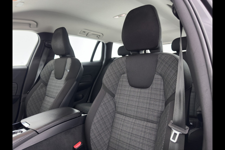 Volvo V60 2.0 T6 Plug-in hybrid AWD Core Bright (INCL-BTW) AUT | FULL-LED | DIGI-COCKPIT | CAMERA | HEATED-COMFORTSEATS | KEYLESS | DAB | PRIVACY-GLASS | CARPLAY | NAVI-FULLMAP | 18''ALU*