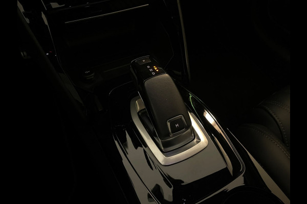 Peugeot 208 1.2 PureTech GT 130PK AUTOMAAT LEER PANO AIRCO NAVI CRUISE APPLE CARPLAY STOELVERW 3D COCKPIT PDC CAM NIEUWSTAAT