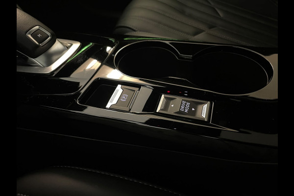 Peugeot 208 1.2 PureTech GT 130PK AUTOMAAT LEER PANO AIRCO NAVI CRUISE APPLE CARPLAY STOELVERW 3D COCKPIT PDC CAM NIEUWSTAAT