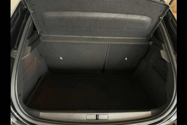 Peugeot 208 1.2 PureTech GT 130PK AUTOMAAT LEER PANO AIRCO NAVI CRUISE APPLE CARPLAY STOELVERW 3D COCKPIT PDC CAM NIEUWSTAAT