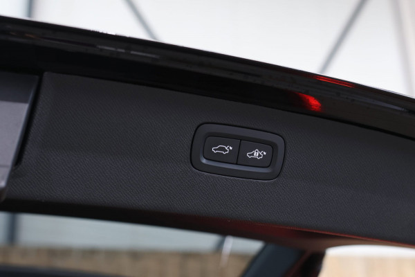 Volvo XC90 2.0 T8 Plug-in hybrid AWD Ultra Dark 7p. *Pano*Head-Up*H/K*