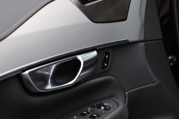 Volvo XC90 2.0 T8 Plug-in hybrid AWD Ultra Dark 7p. *Pano*Head-Up*H/K*