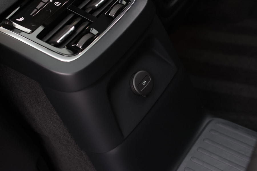 Volvo XC90 2.0 T8 Plug-in hybrid AWD Ultra Dark 7p. *Pano*Head-Up*H/K*