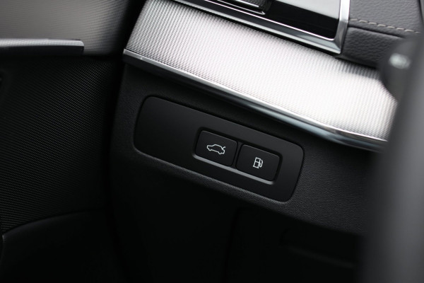 Volvo XC90 2.0 T8 Plug-in hybrid AWD Ultra Dark 7p. *Pano*Head-Up*H/K*