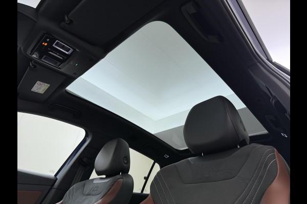 Volkswagen ID.4 82kWh 204PK Trekhaak Pano-Dak Leer/Alcantara Camera 3-Zone Ecc Adap.Cruise Matrix Led Led-a-lich dynamisch SOH 90% Apple Carplay Android Auto Isofix Privacy Glas Lmv 20" Led 1.000KG Trekgewicht 1e Eigenaar Origineel Nederlandse Auto