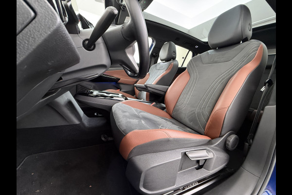 Volkswagen ID.4 82kWh 204PK Trekhaak Pano-Dak Leer/Alcantara Camera 3-Zone Ecc Adap.Cruise Matrix Led Led-a-lich dynamisch SOH 90% Apple Carplay Android Auto Isofix Privacy Glas Lmv 20" Led 1.000KG Trekgewicht 1e Eigenaar Origineel Nederlandse Auto
