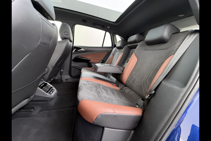 Volkswagen ID.4 82kWh 204PK Trekhaak Pano-Dak Leer/Alcantara Camera 3-Zone Ecc Adap.Cruise Matrix Led Led-a-lich dynamisch SOH 90% Apple Carplay Android Auto Isofix Privacy Glas Lmv 20" Led 1.000KG Trekgewicht 1e Eigenaar Origineel Nederlandse Auto