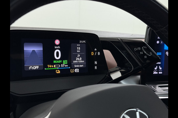 Volkswagen ID.4 82kWh 204PK Trekhaak Pano-Dak Leer/Alcantara Camera 3-Zone Ecc Adap.Cruise Matrix Led Led-a-lich dynamisch SOH 90% Apple Carplay Android Auto Isofix Privacy Glas Lmv 20" Led 1.000KG Trekgewicht 1e Eigenaar Origineel Nederlandse Auto