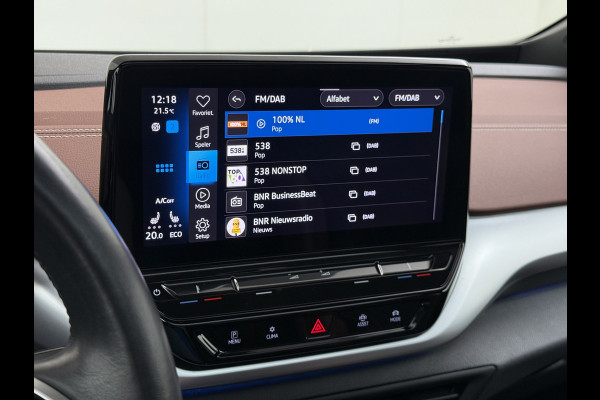 Volkswagen ID.4 82kWh 204PK Trekhaak Pano-Dak Leer/Alcantara Camera 3-Zone Ecc Adap.Cruise Matrix Led Led-a-lich dynamisch SOH 90% Apple Carplay Android Auto Isofix Privacy Glas Lmv 20" Led 1.000KG Trekgewicht 1e Eigenaar Origineel Nederlandse Auto