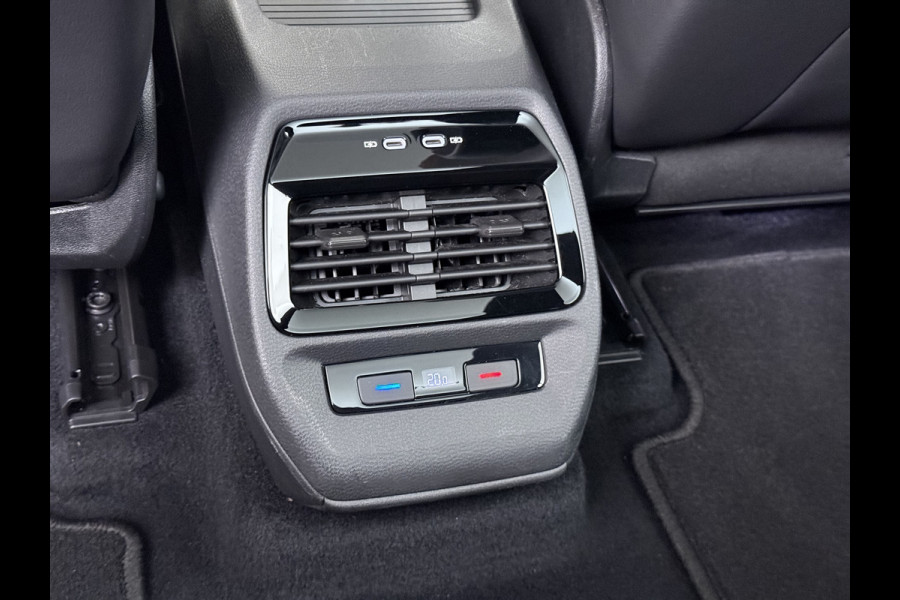 Volkswagen ID.4 82kWh 204PK Trekhaak Pano-Dak Leer/Alcantara Camera 3-Zone Ecc Adap.Cruise Matrix Led Led-a-lich dynamisch SOH 90% Apple Carplay Android Auto Isofix Privacy Glas Lmv 20" Led 1.000KG Trekgewicht 1e Eigenaar Origineel Nederlandse Auto