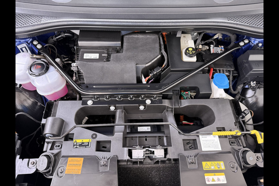 Volkswagen ID.4 82kWh 204PK Trekhaak Pano-Dak Leer/Alcantara Camera 3-Zone Ecc Adap.Cruise Matrix Led Led-a-lich dynamisch SOH 90% Apple Carplay Android Auto Isofix Privacy Glas Lmv 20" Led 1.000KG Trekgewicht 1e Eigenaar Origineel Nederlandse Auto
