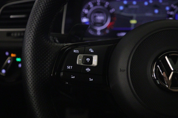 Volkswagen Golf 2.0 TSI 4Motion R /PANO/AKRA/ACC/DCC/DYNAUDIO/SFEER/VOL