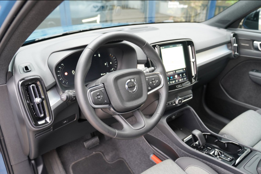 Volvo XC40 2.0 B4 Plus Dark|Prijs rijklaar incl 12 mnd garantie|Elek Thaak Camera Harman Kardon