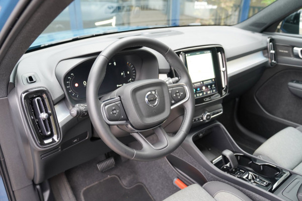 Volvo XC40 2.0 B4 Plus Dark|Prijs rijklaar incl 12 mnd garantie|Elek Thaak Camera Harman Kardon