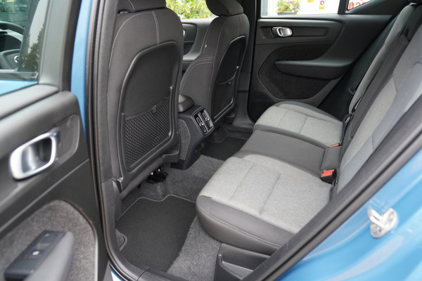 Volvo XC40 2.0 B4 Plus Dark|Prijs rijklaar incl 12 mnd garantie|Elek Thaak Camera Harman Kardon