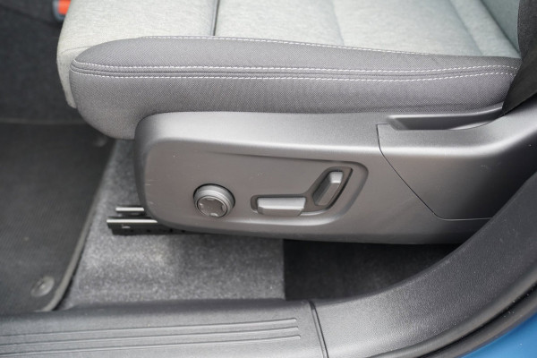 Volvo XC40 2.0 B4 Plus Dark|Prijs rijklaar incl 12 mnd garantie|Elek Thaak Camera Harman Kardon