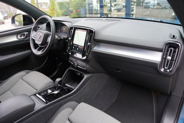 Volvo XC40 2.0 B4 Plus Dark|Prijs rijklaar incl 12 mnd garantie|Elek Thaak Camera Harman Kardon
