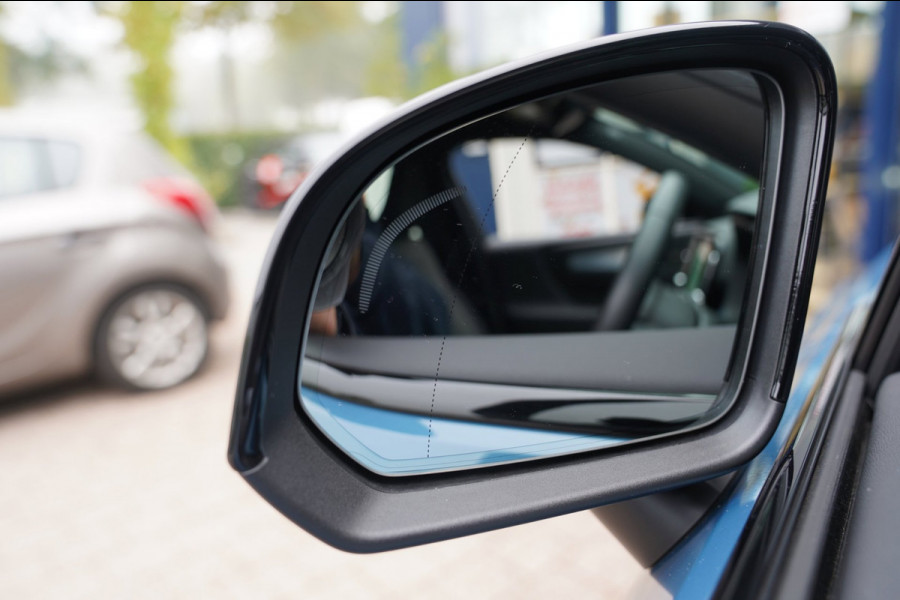 Volvo XC40 2.0 B4 Plus Dark|Prijs rijklaar incl 12 mnd garantie|Elek Thaak Camera Harman Kardon