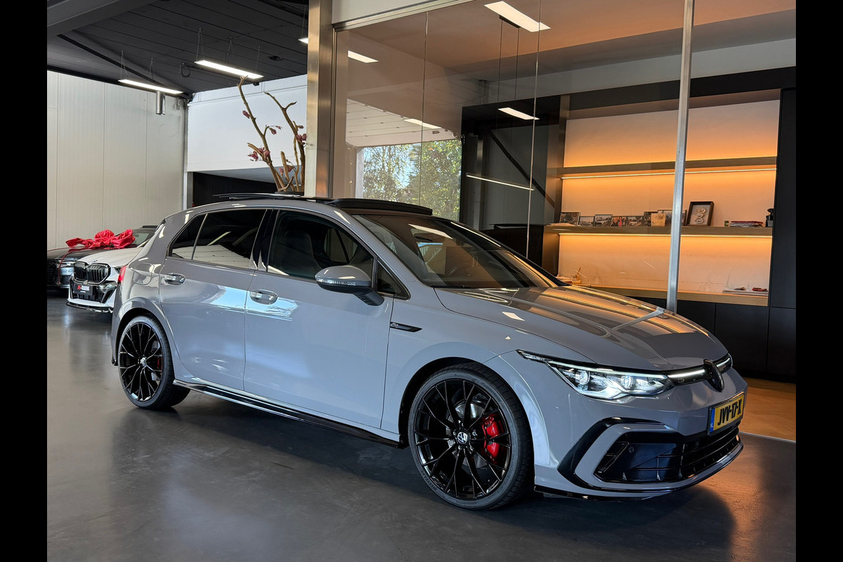 Volkswagen Golf 1.5 eTSI R-Line Panorama IQ-lights Harman Kardon