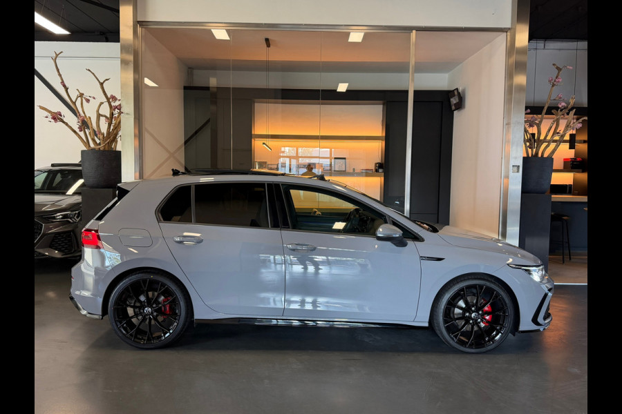 Volkswagen Golf 1.5 eTSI R-Line Panorama IQ-lights Harman Kardon