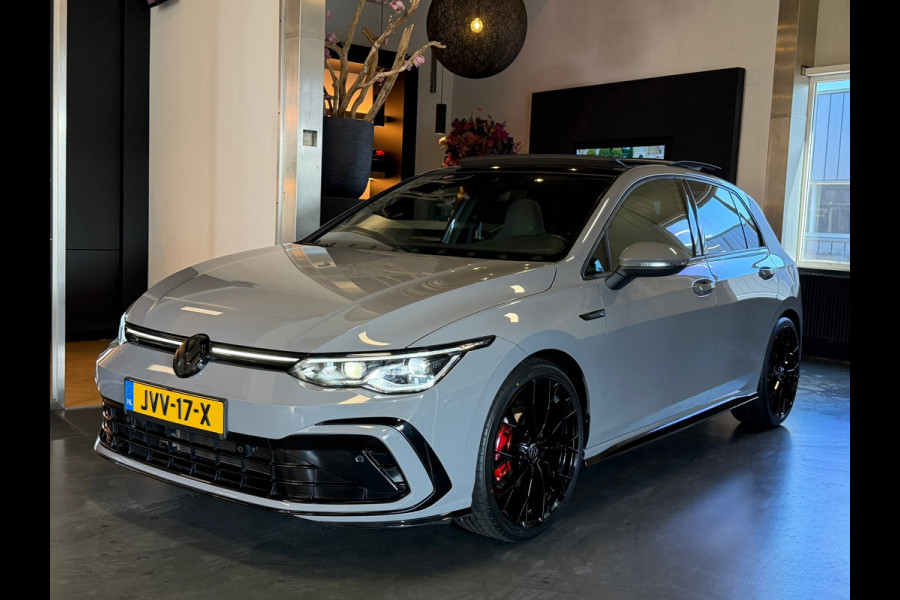 Volkswagen Golf 1.5 eTSI R-Line Panorama IQ-lights Harman Kardon