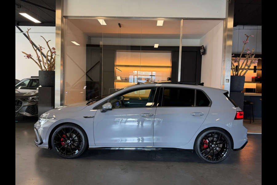 Volkswagen Golf 1.5 eTSI R-Line Panorama IQ-lights Harman Kardon