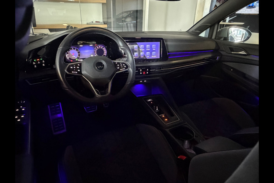Volkswagen Golf 1.5 eTSI R-Line Panorama IQ-lights Harman Kardon