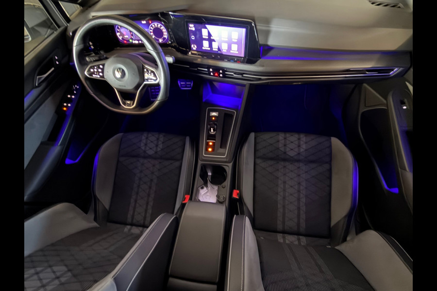 Volkswagen Golf 1.5 eTSI R-Line Panorama IQ-lights Harman Kardon