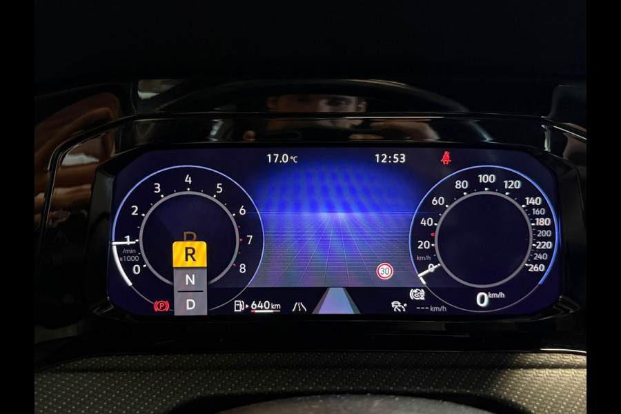 Volkswagen Golf 1.5 eTSI R-Line Panorama IQ-lights Harman Kardon