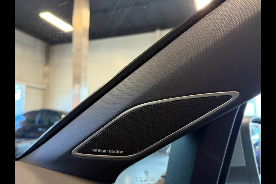 Volkswagen Golf 1.5 eTSI R-Line Panorama IQ-lights Harman Kardon