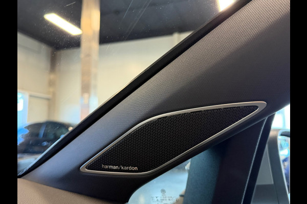 Volkswagen Golf 1.5 eTSI R-Line Panorama IQ-lights Harman Kardon