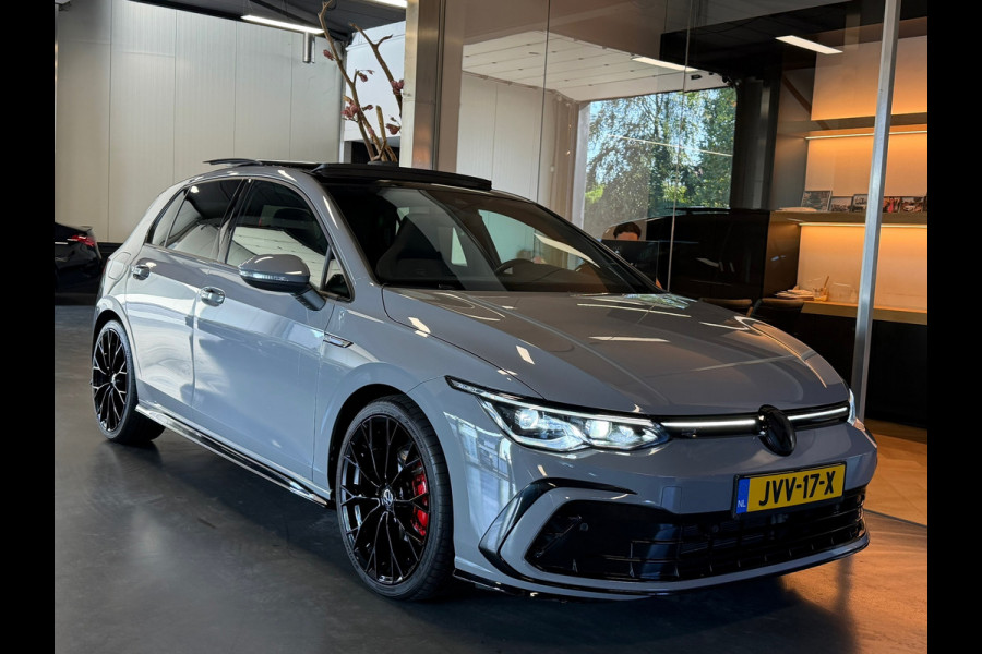 Volkswagen Golf 1.5 eTSI R-Line Panorama IQ-lights Harman Kardon