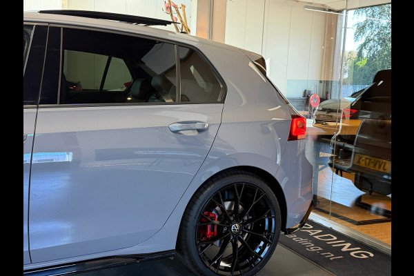Volkswagen Golf 1.5 eTSI R-Line Panorama IQ-lights Harman Kardon