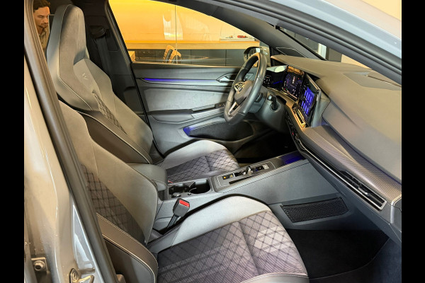 Volkswagen Golf 1.5 eTSI R-Line Panorama IQ-lights Harman Kardon