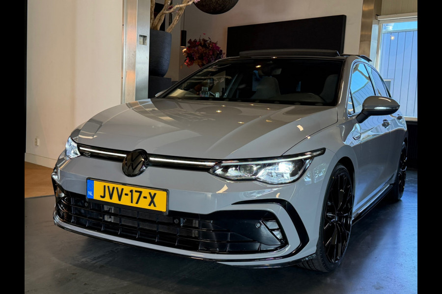 Volkswagen Golf 1.5 eTSI R-Line Panorama IQ-lights Harman Kardon