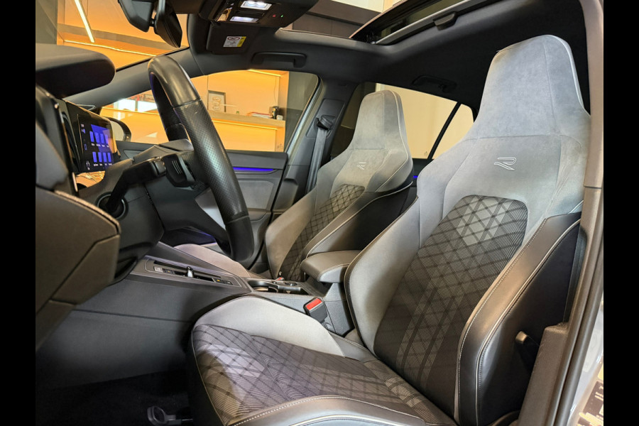 Volkswagen Golf 1.5 eTSI R-Line Panorama IQ-lights Harman Kardon