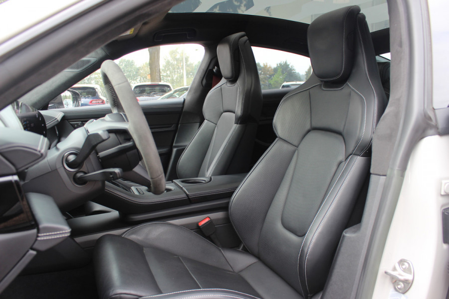 Porsche Taycan GTS 93 kWh / SoH 89,2% / Keramisch / Panoramadak / 360Camera / Achterasbesturing / Passenger Display / Burmester / Keyless / 21'' / Carbon / Ventilatie / Sportchrono+Design / Luchtvering / Dodehoek / DA