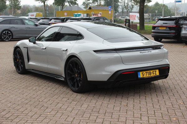 Porsche Taycan GTS 93 kWh / SoH 89,2% / Keramisch / Panoramadak / 360Camera / Achterasbesturing / Passenger Display / Burmester / Keyless / 21'' / Carbon / Ventilatie / Sportchrono+Design / Luchtvering / Dodehoek / DA