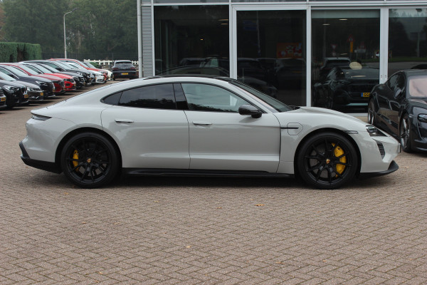 Porsche Taycan GTS 93 kWh / SoH 89,2% / Keramisch / Panoramadak / 360Camera / Achterasbesturing / Passenger Display / Burmester / Keyless / 21'' / Carbon / Ventilatie / Sportchrono+Design / Luchtvering / Dodehoek / DA